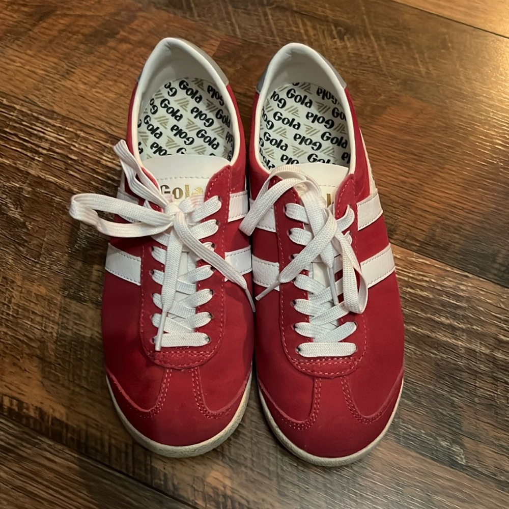 Women’s Gola Bullet sneakers. Size 5. Magenta color.